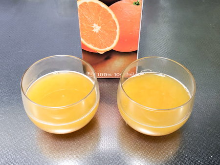 ゼラチンを入れたオレンジジュース
