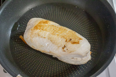 フライパンで焼き色をつける。